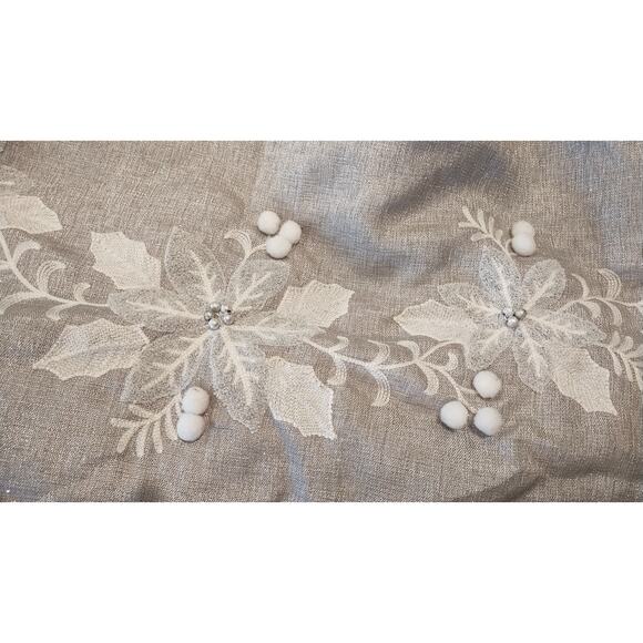 Christmas tree skirt decorated with flowers and snowflakes Gray/white color - Picture 4 of 10